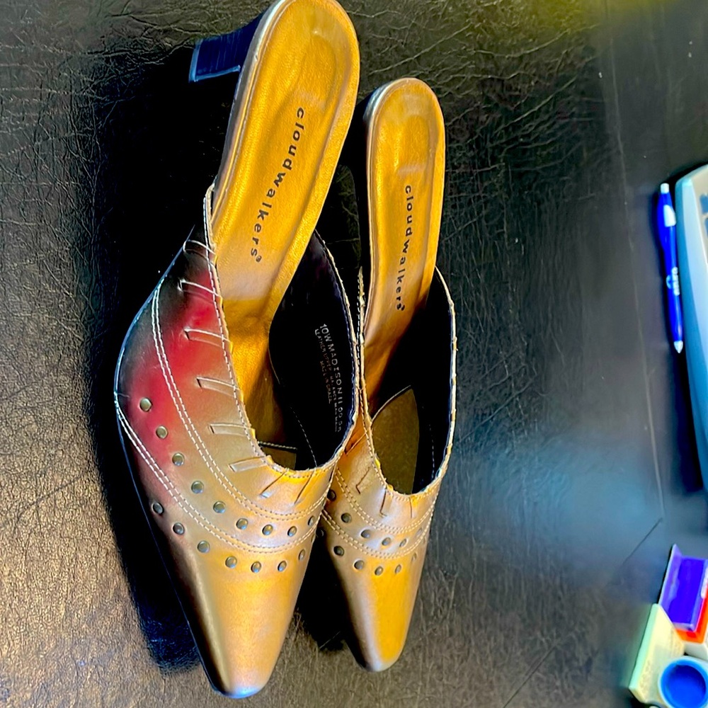Gold leather mule pumps by Cloudwalkers